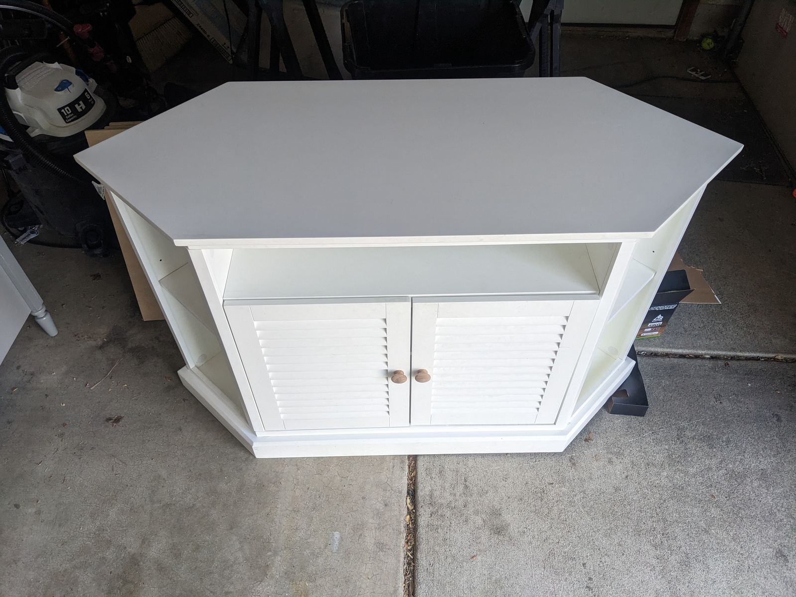 White corner TV stand