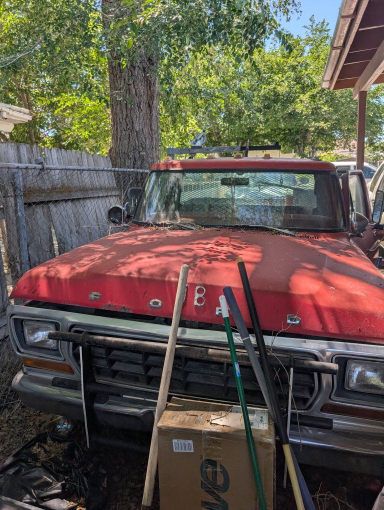 1979 Ford F350 Custom - Flat bed with manual trans