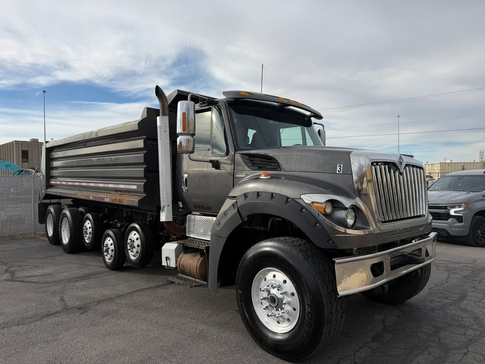 NICE 2012 INTERNATIONAL 6 AXLE DUMP TRUCK