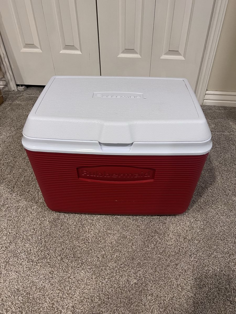 Rubbermaid Cooler