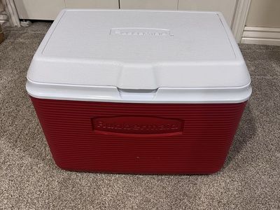 Rubbermaid Cooler