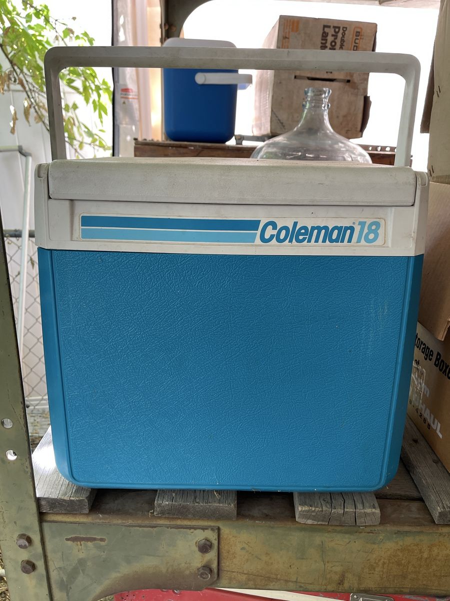 Vintage Coleman 18 Blue and White Hard Cooler Ice Chest with Top Handle