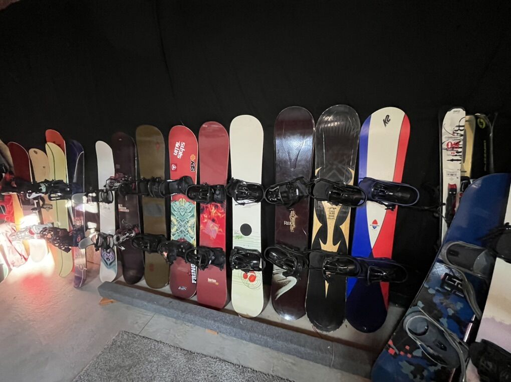 Lots Of Snowboards, Snowboard, Boots, Accessories