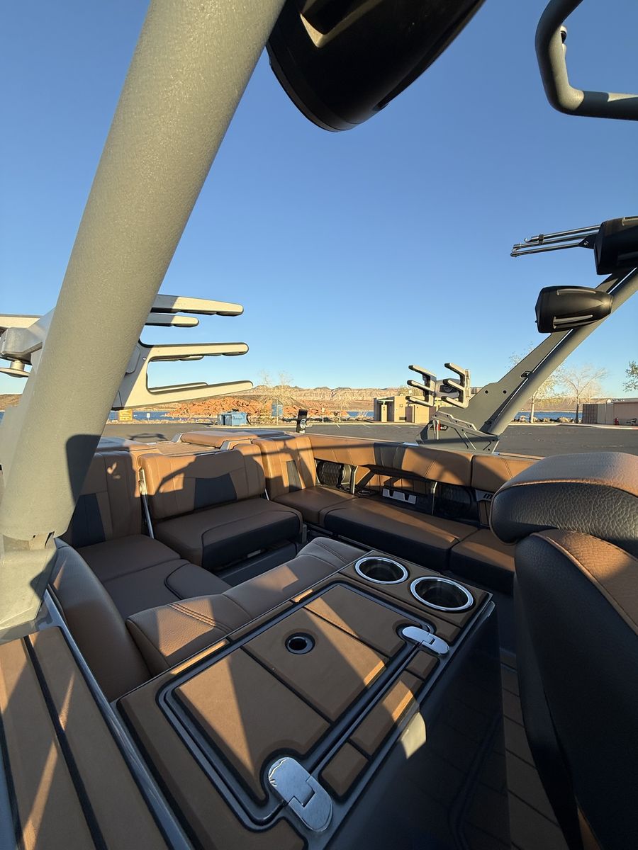 2022 Malibu 24’MXZ Wakeboard/Wakesurf Boat - Excellent Condition, Premium Features