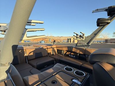 2022 Malibu 24’MXZ Wakeboard/Wakesurf Boat - Excellent Condition, Premium Features