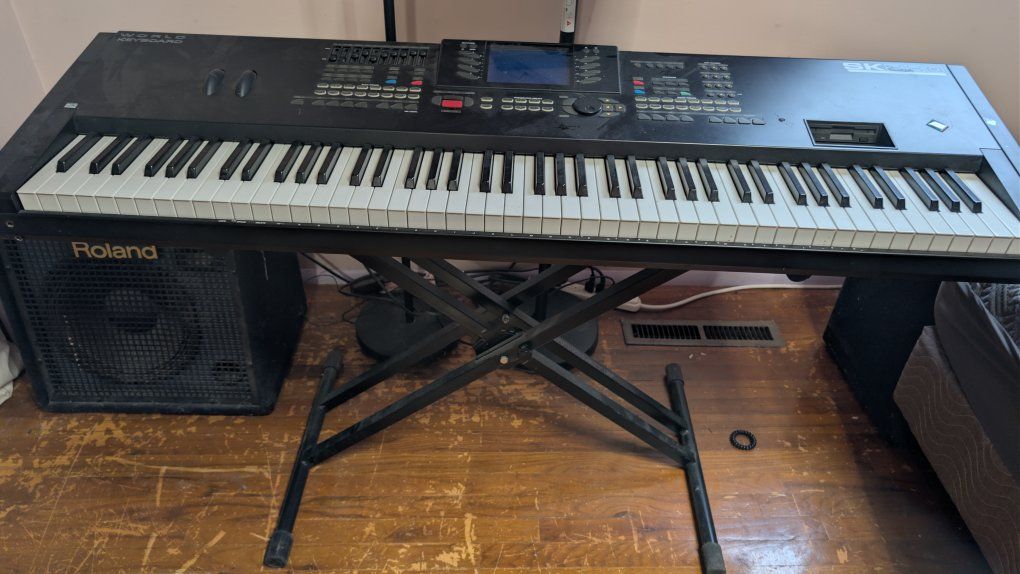 Generalmusic SK880 World Keyboard Synthesizer Workstation