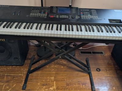 Generalmusic SK880 World Keyboard Synthesizer Workstation