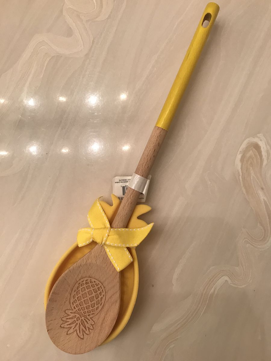Wooden spoon rest pineapple design scraper holder bow Nauvoo House Yellow wood price tag