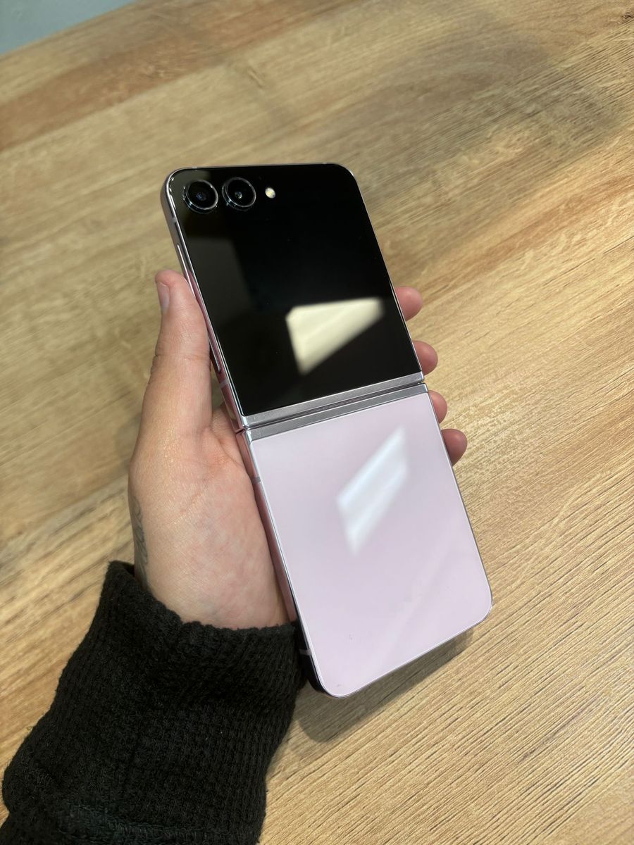 Samsung Galaxy Z Flip 5 5G- 256GB - Unlocked