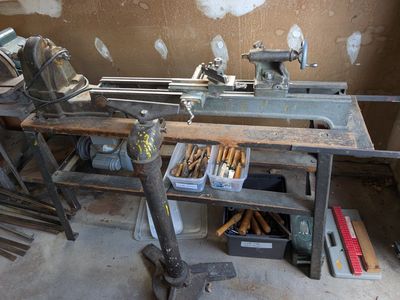 Vintage Walker-Turner Driver Power Tools Wood Lathe with Stand and Chisels. Can turn metal or wood.