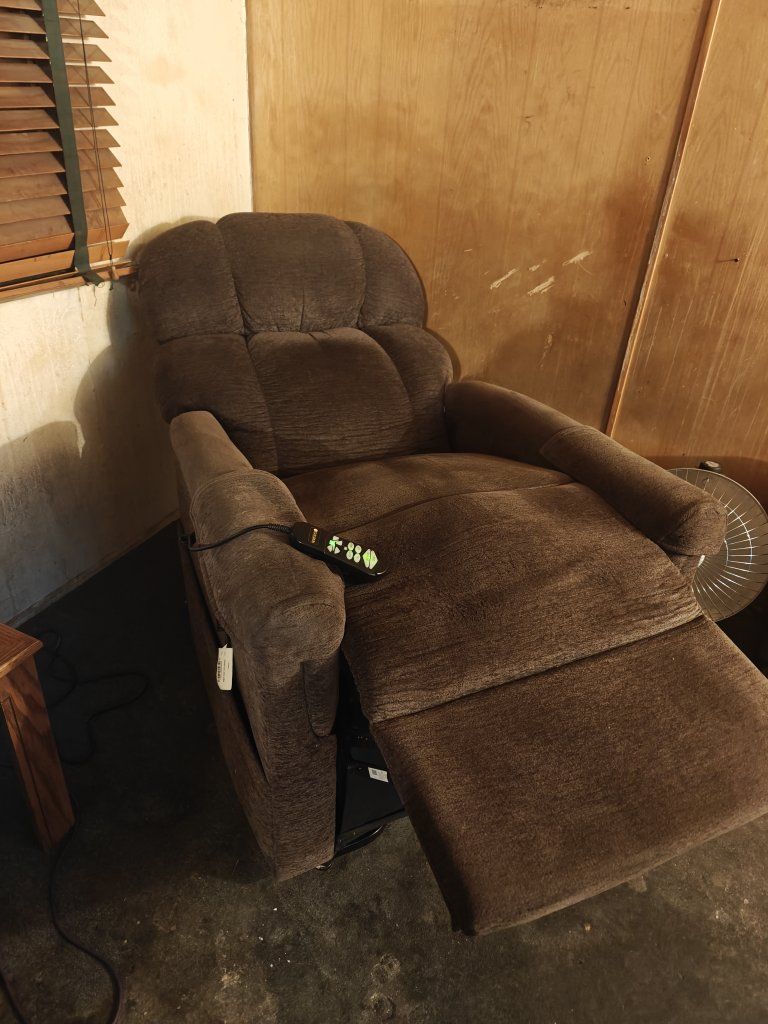 Golden MaxiComfort Lift Chair