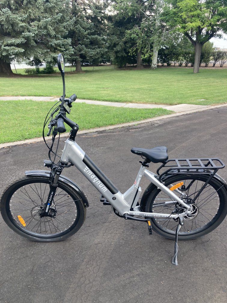 Magnum Cosmo S Electric Bike