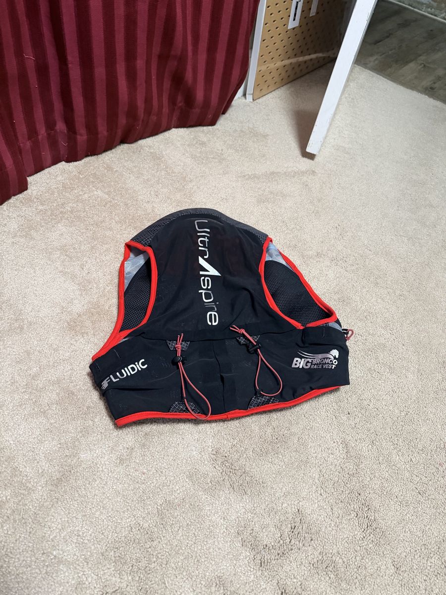 UltrAspire Big Bronco Race Vest