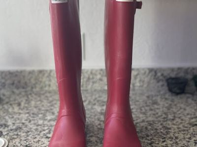 Hunter Tall, Red, Rubber, Rain Boots size 11 women; size 10 men