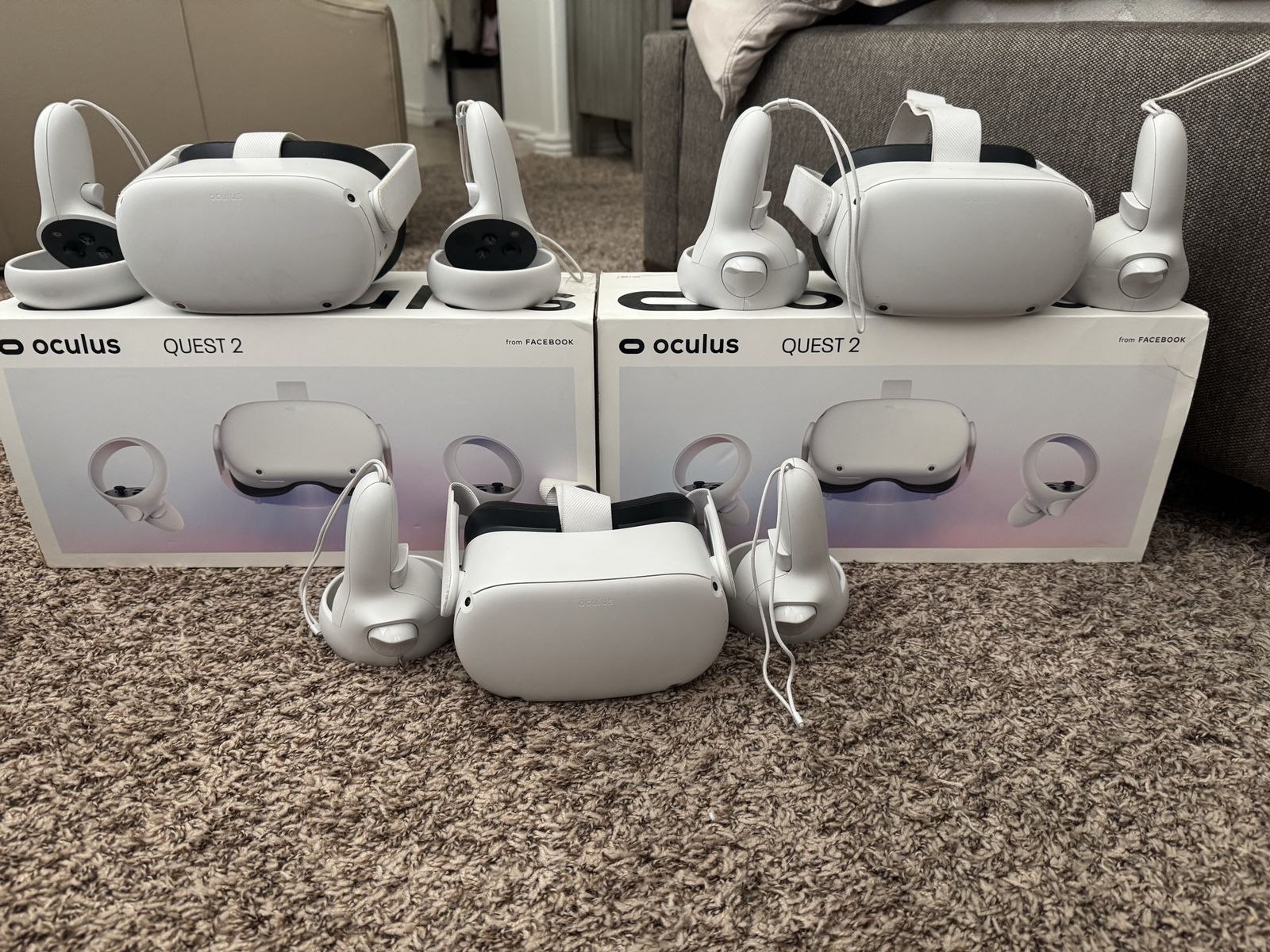 Oculus Quest 2 VR 64GB, like NEW. 3 to sell