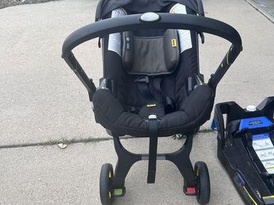 Doona infant car seat and stroller combo in Black