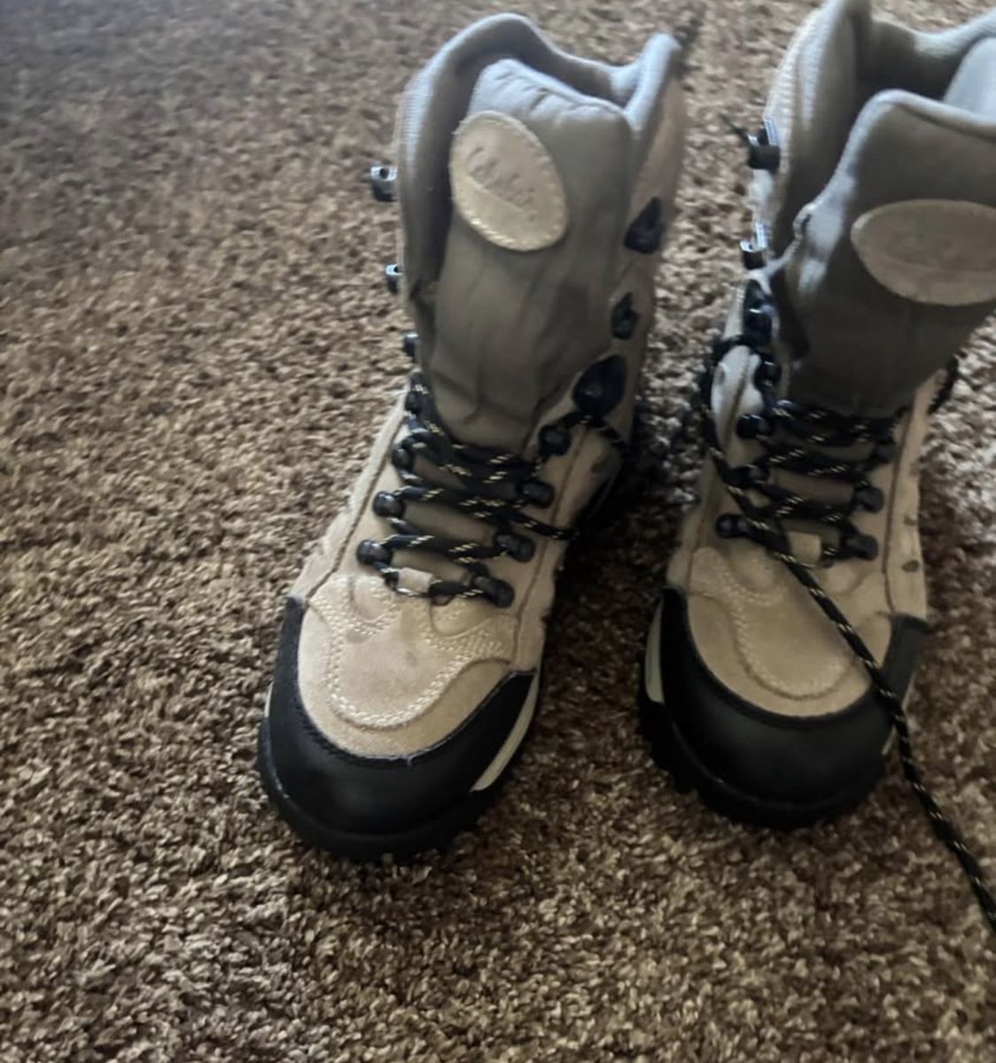 Cabella’s insulated women’s boots 8.5