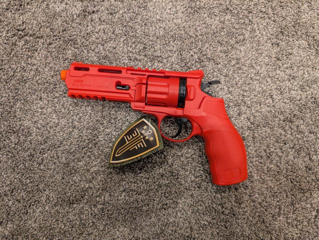 Airsoft Pistol - Brand New - Elite Force H8R Revolver