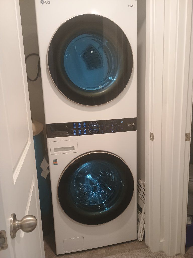 LG ThinQ WKE100HWA WashTower Stacked Washer & Dryer – Like New! White – Moving Sale