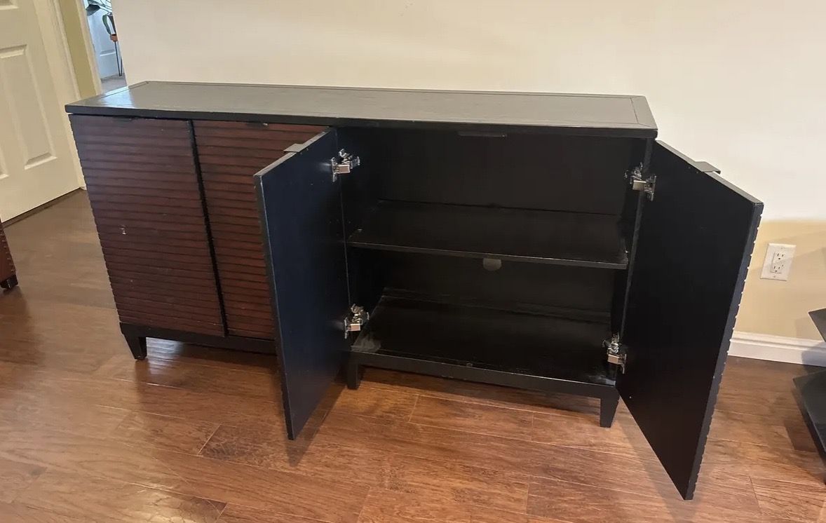 Credenza/media console/dresser