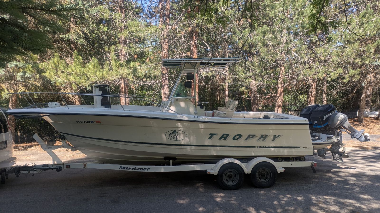 2001 Bayliner Trophy center console 28'
