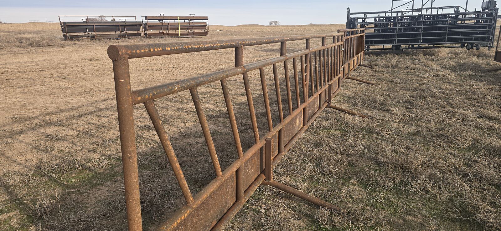 Free standing 24' manger panels