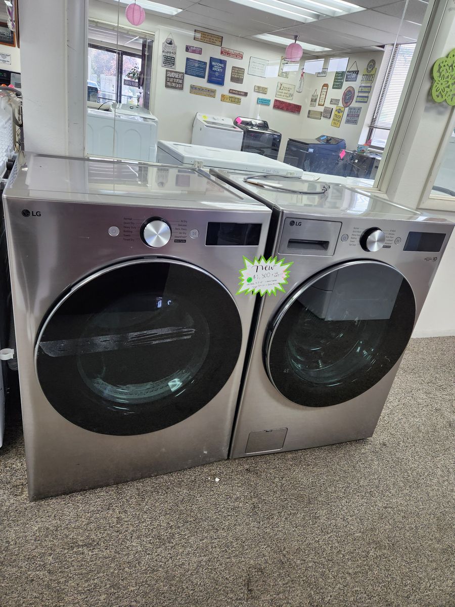 STUNNING LG FRONTLOAD WASHER AND GAS DRYER SET! BRAND NEW!