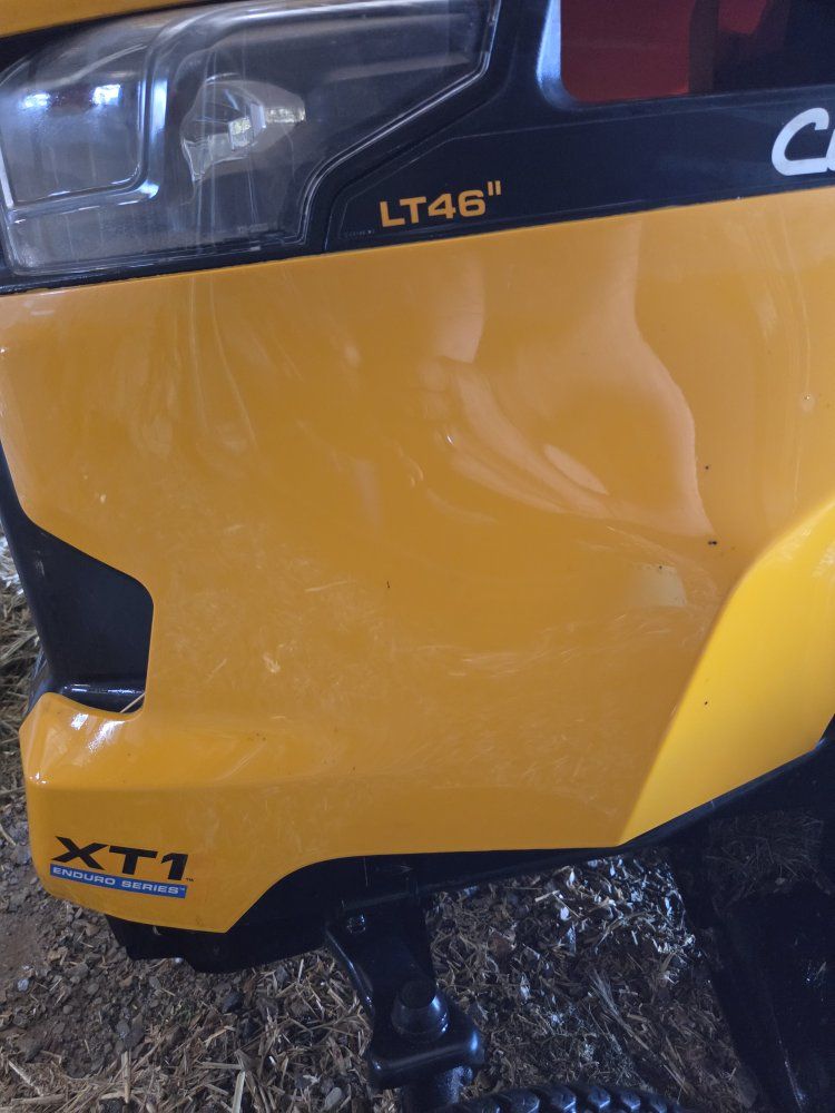 Cub Cadet XT1 Enduro Series riding lawn mowe