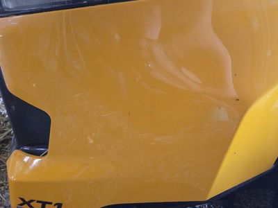 Cub Cadet XT1 Enduro Series riding lawn mowe