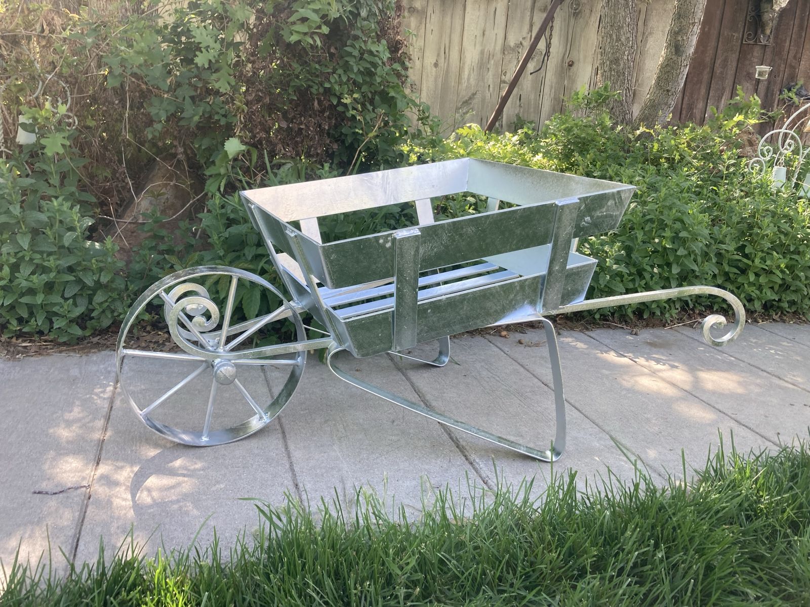 Yard decoration plant Holder wheelbarrow