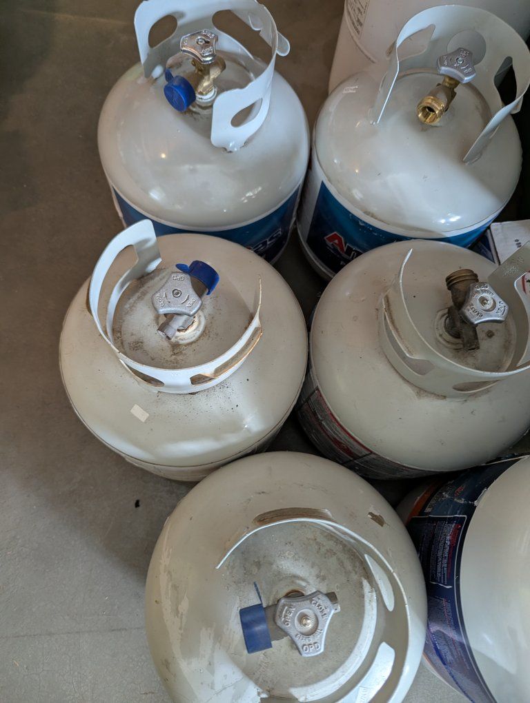 Propane Tank Cylinders 15 lbs (6.8 kg) - Used, Good Condition for Grilling & More $20 each