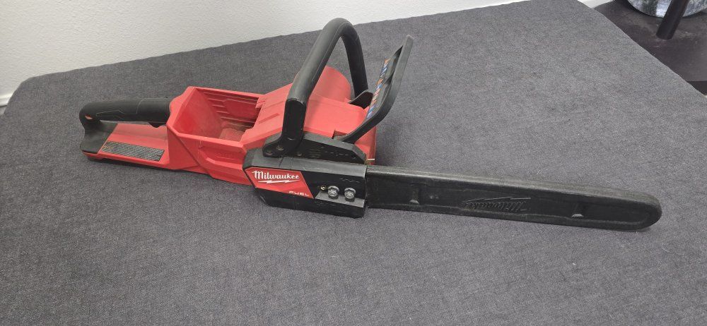 Milwaukee M18 FUEL Cordless Chainsaw (Bare Tool) with Blade Sheath