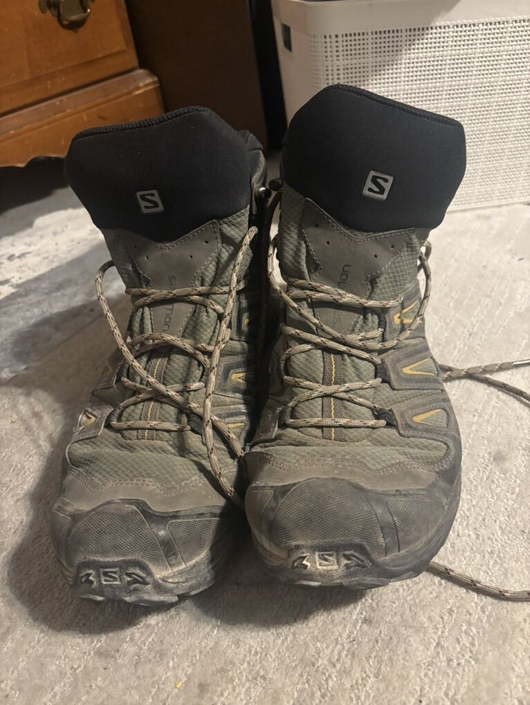 Solomon Boots Size 14