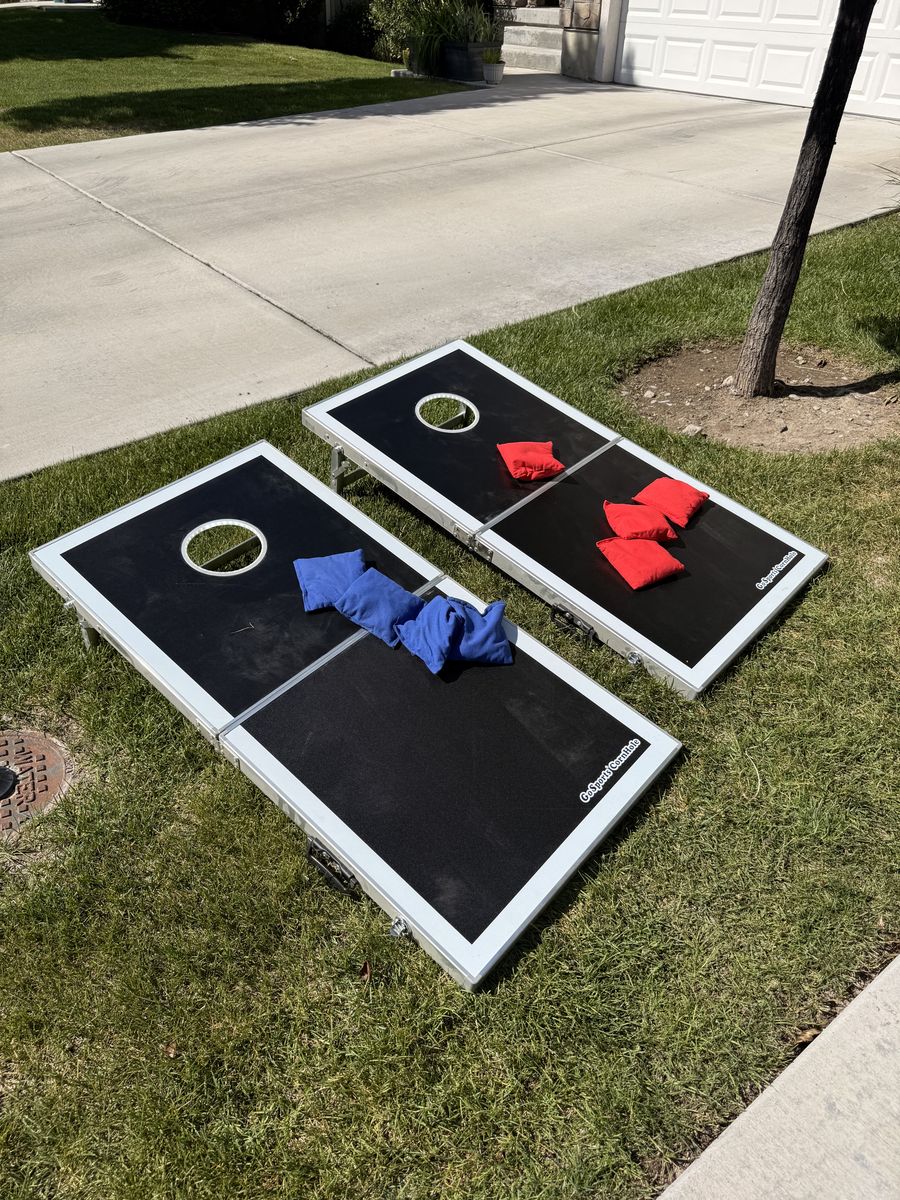 4x2 portable LED cornhole set with 8 all weather beanbags