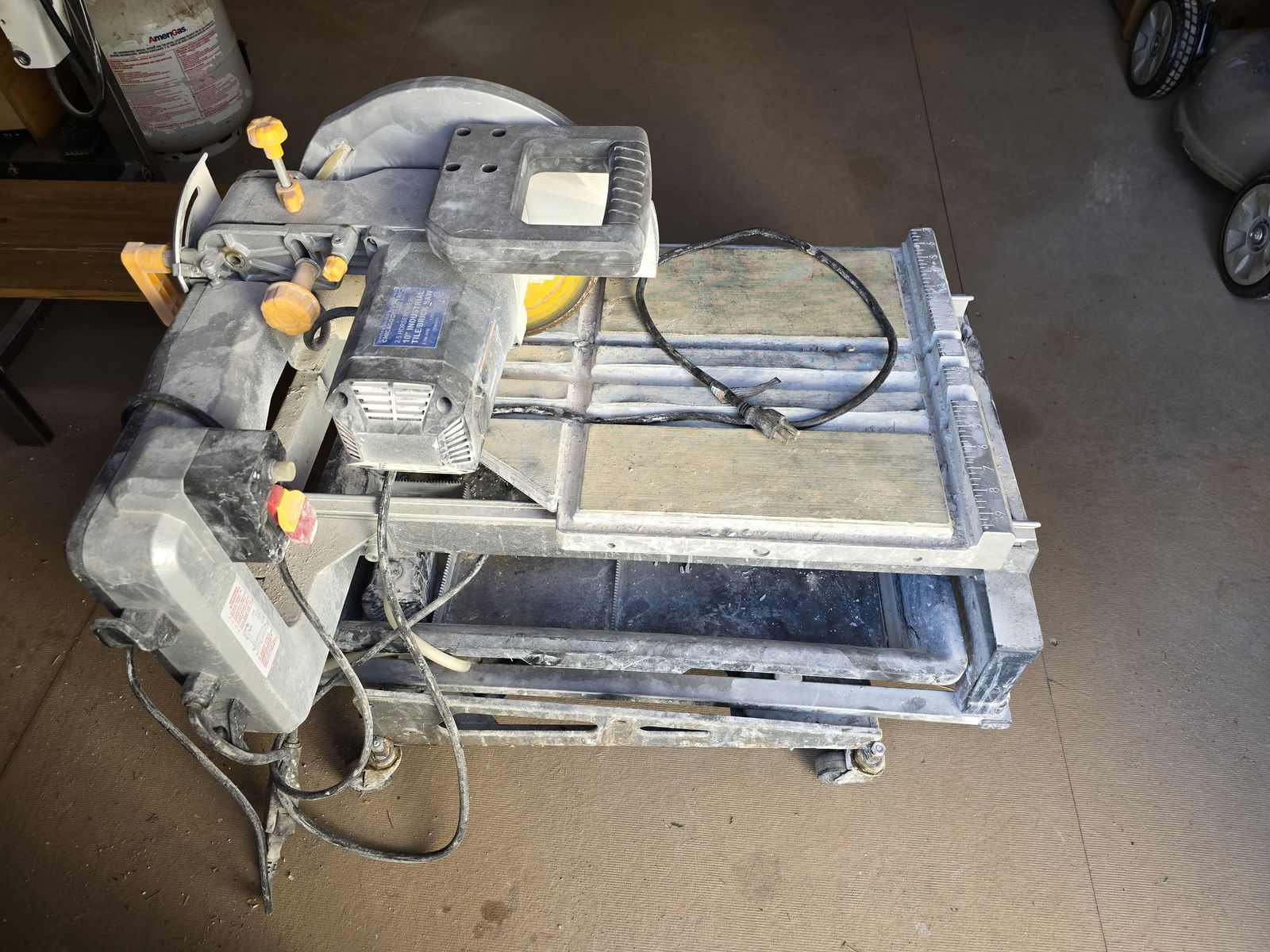 CHICAGO ELECTRIC 2.5 HP 10 In. Tile/Brick Saw