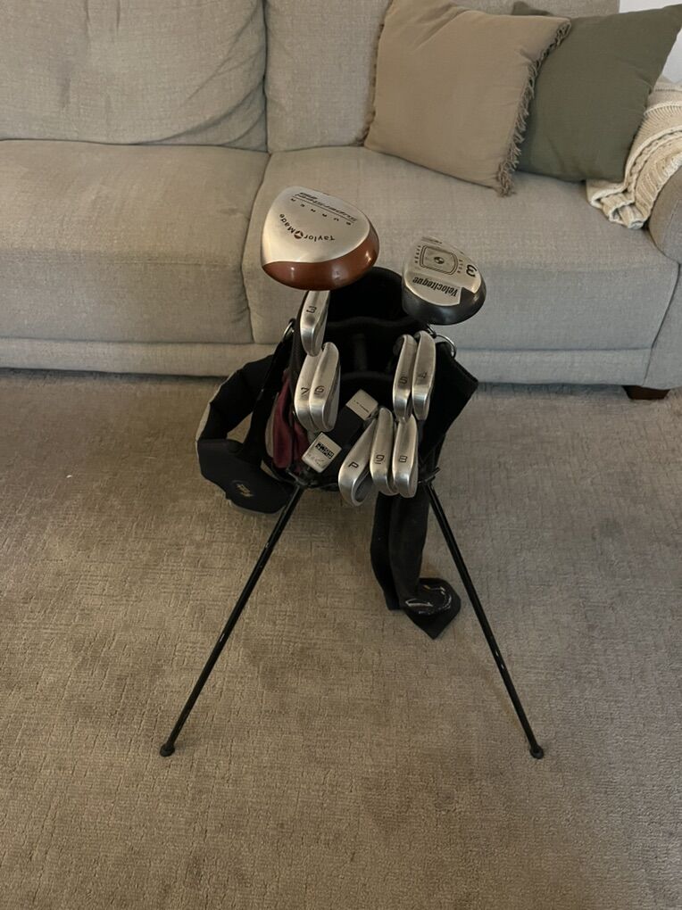 Complete Set Of Golf Clubs