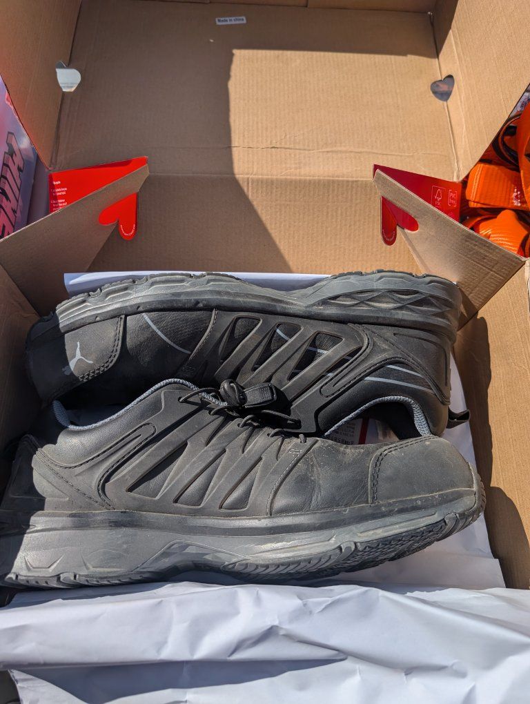80 obo
Puma composite toe shoes 11.5