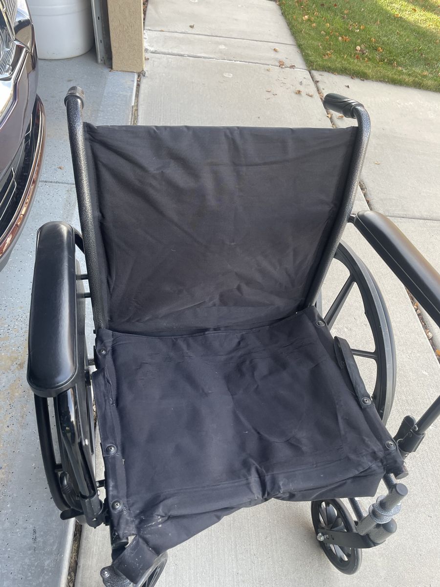 Drive Medical Cruiser III Lightweight Wheelchair 20" with Flip-Back Arms & Detachable Footrests