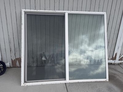White double pane vinyl window 6 x 5 ft