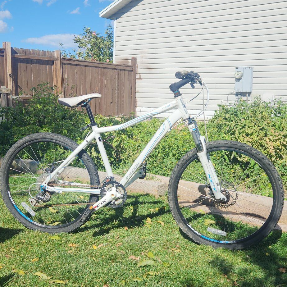 Raleigh XCT Mountain bike