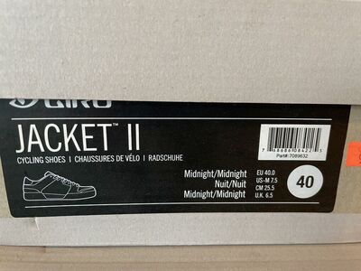 New giro jacket II SIZE 40 or 7.5 Men
