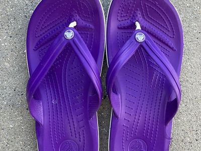 Crocs Flip Flips Purple Womens Size 7