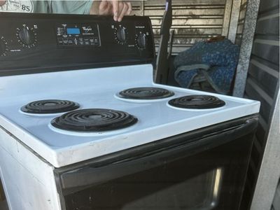 Whirlpool White Electric Range 30" Coil Top Oven Self-Cleaning