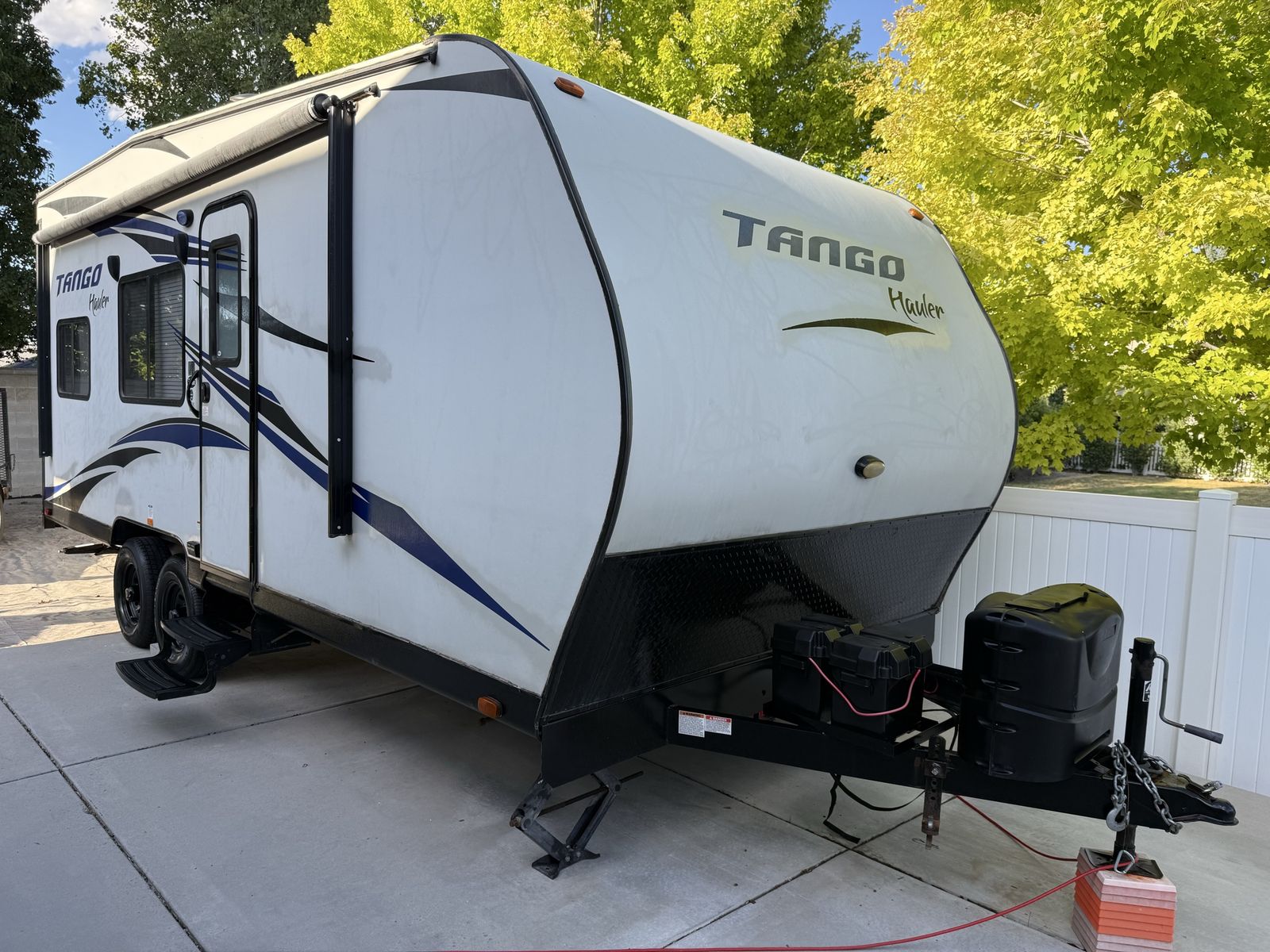 2018 Pacific CoachWorks Tango 24FSB Toy Hauler – Exceptionally Clean, Fully Equipped, Turnkey