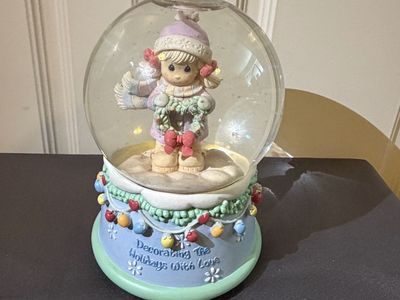 Precious Moments Decorating The Holidays With Love Musical Snowglobe