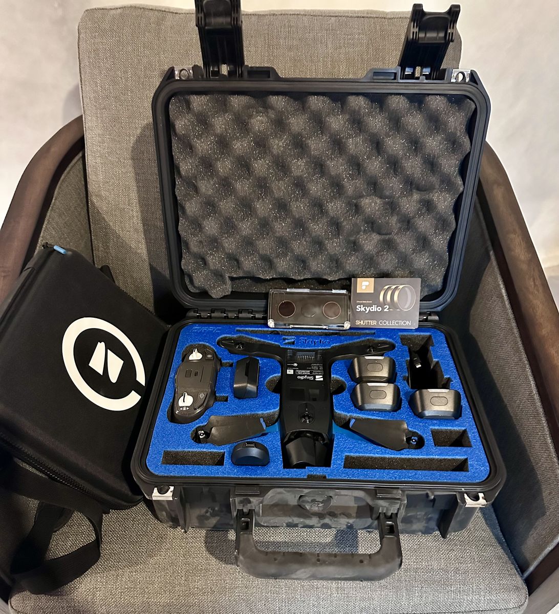 Skydio 2+ Full Kit - Hard Case, Beacon, 3 Batteries, Controller, ND Filters - ONE Arm Broken (Repair/Parts)