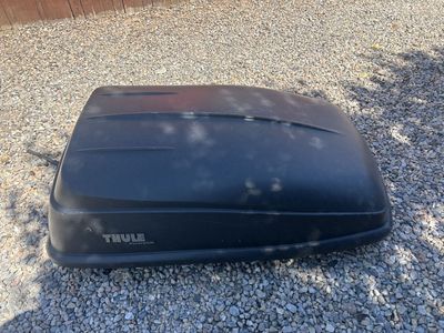 thule cargo box