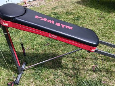Total Gym 1900 Home Exercise Machine Used Maybe Twice. 350 lb. weight capacity.