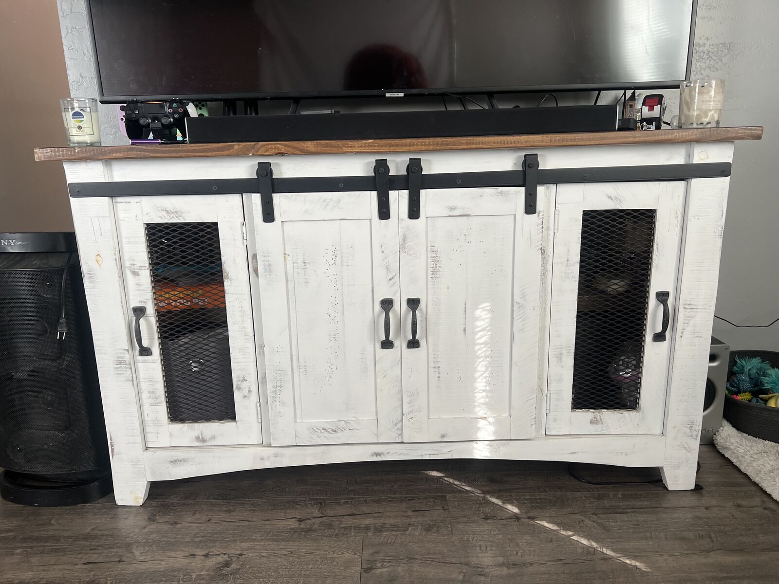 IFD Pueblo White 60in TV Stand w/ Barn Doors