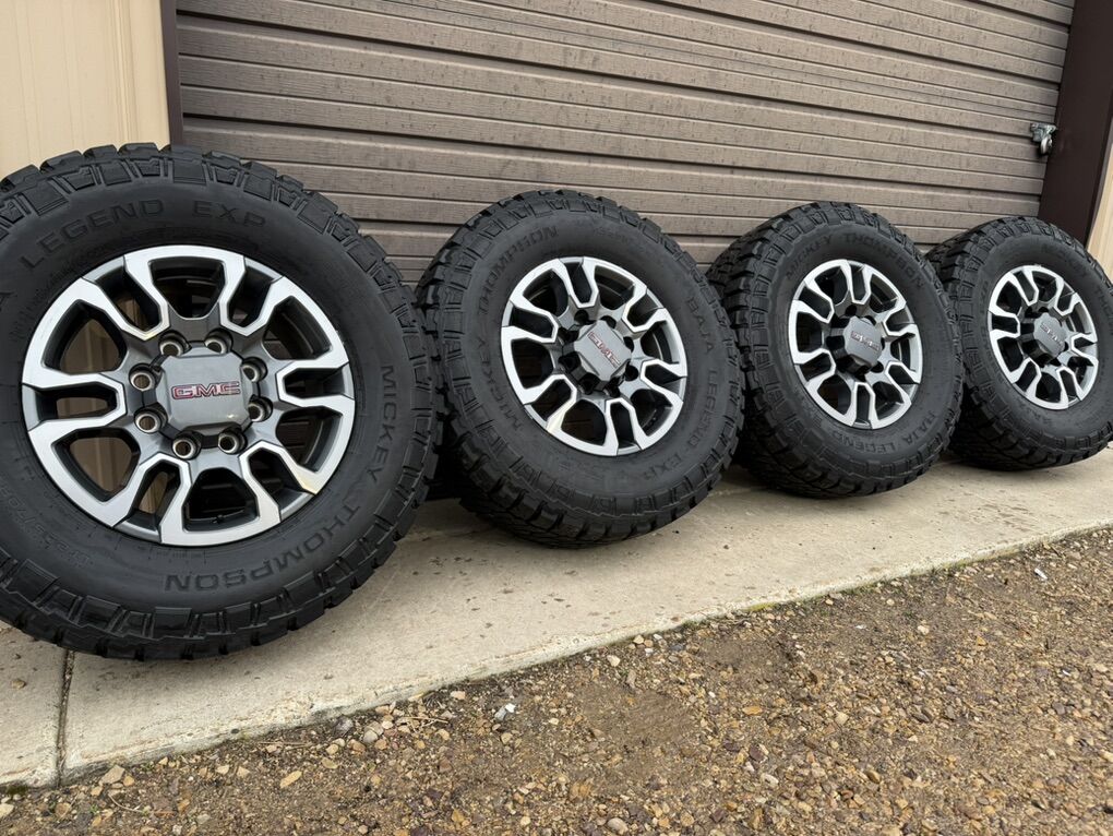 35x12x18 Stock AT4 2022 Rims And Tires